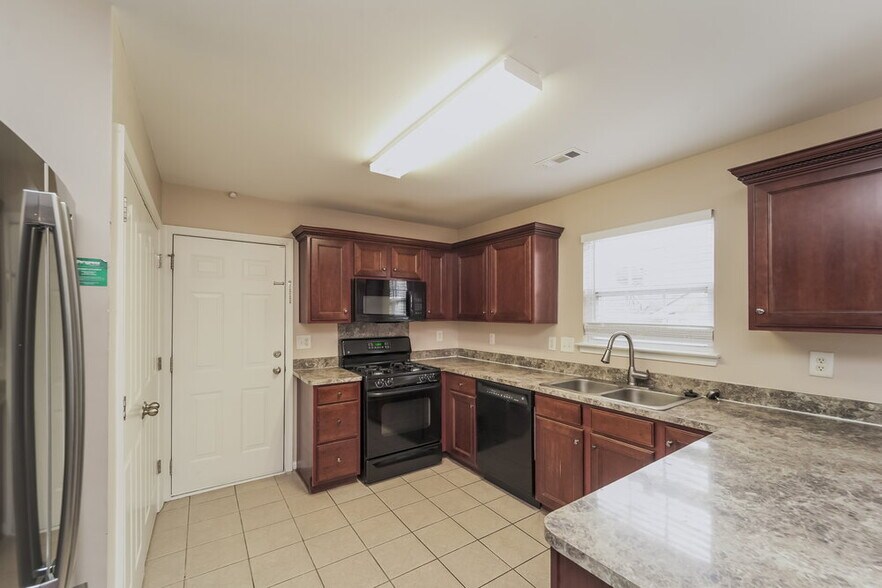Building Photo - 14021 Mallard Lake Rd