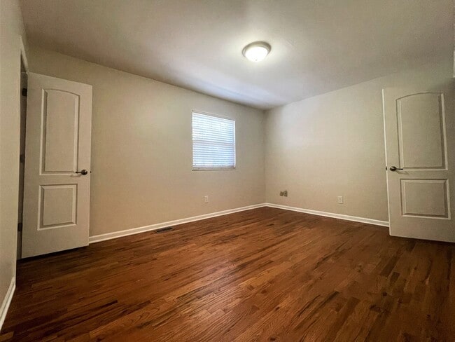 Building Photo - 2575 Olde Hill Ct N