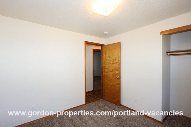 Building Photo - 9641 SE Schiller St