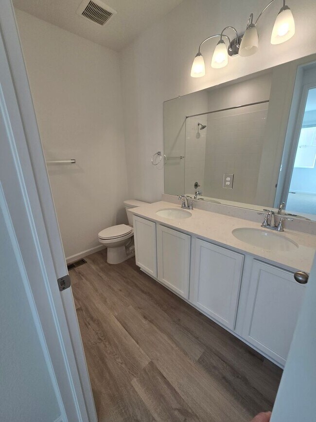 Building Photo - Brand New Aurora Highlands Ranch