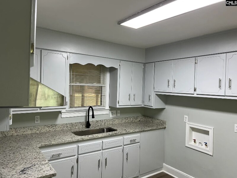 Building Photo - 3042 Beechaven Rd