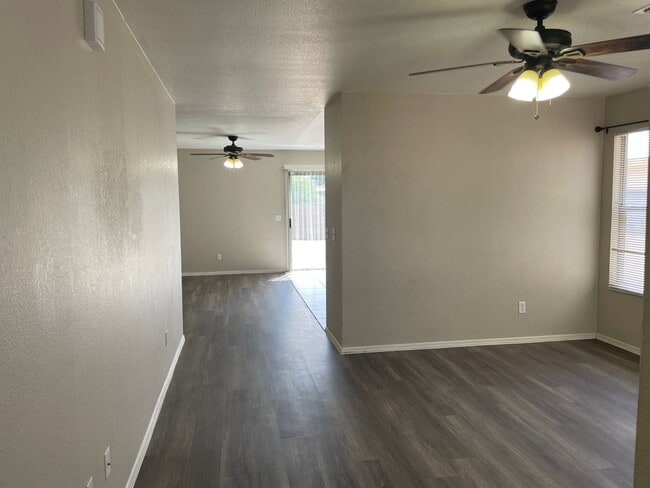 Building Photo - Rita Ranch Charmer 3Bdm 2Ba home, availabl...