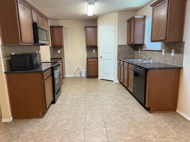 Building Photo - 1206 Rainer Dr