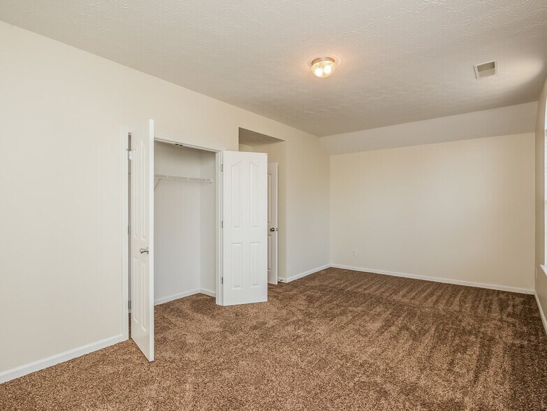 Building Photo - 70 Stony Oak Dr