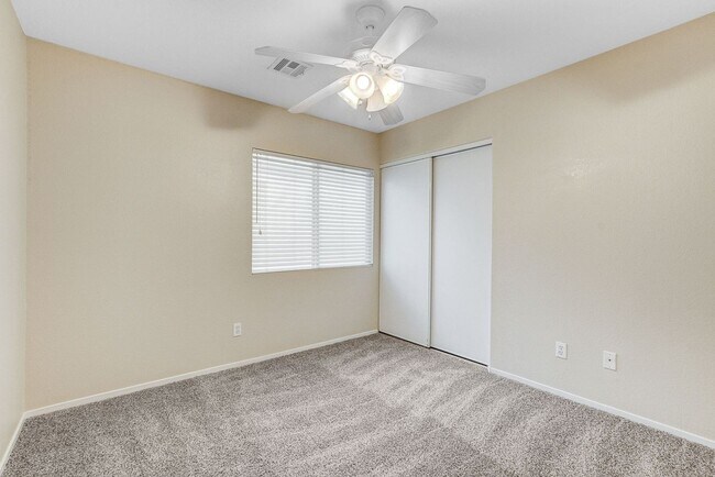 Building Photo - 2 Story 4 bedrooms 2.5 Bathrooms 2 car garage.