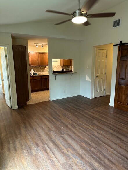 Building Photo - 2602 Oaklawn Ave