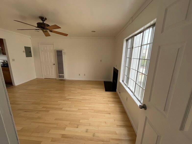 Living room - 1457 S Holt Ave