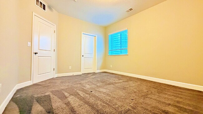 Building Photo - FANTASTIC 2019 4 Bed 3.5 Bath Ranch with over 3,000 finished SqFt in the Castlewood Neighborhood ...