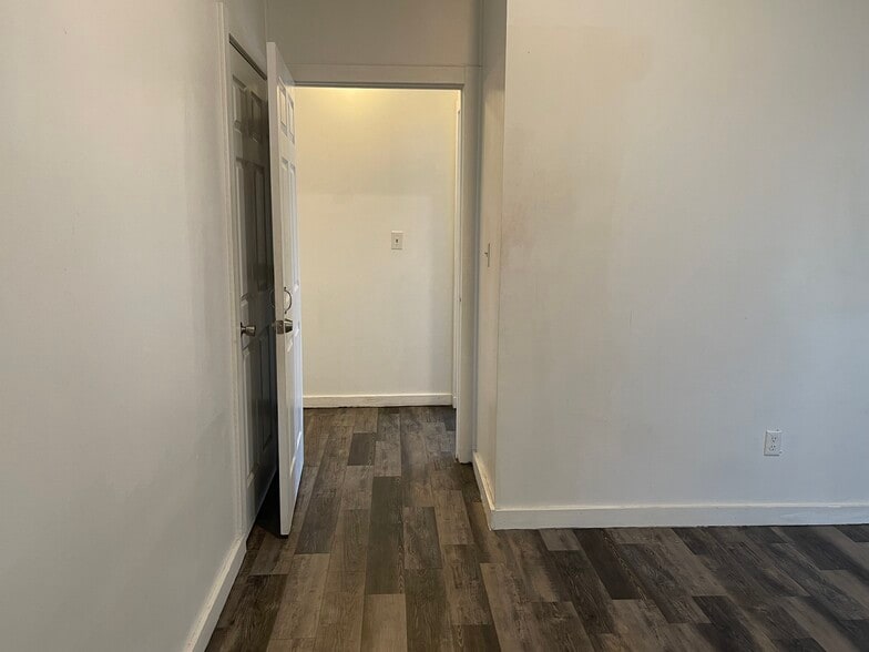 Bedroom Door - 20892 Cochran Rd
