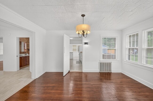 Building Photo - 110 Woodcraft Dr
