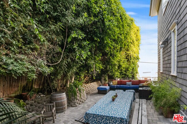 Building Photo - 2962 Valmere Dr