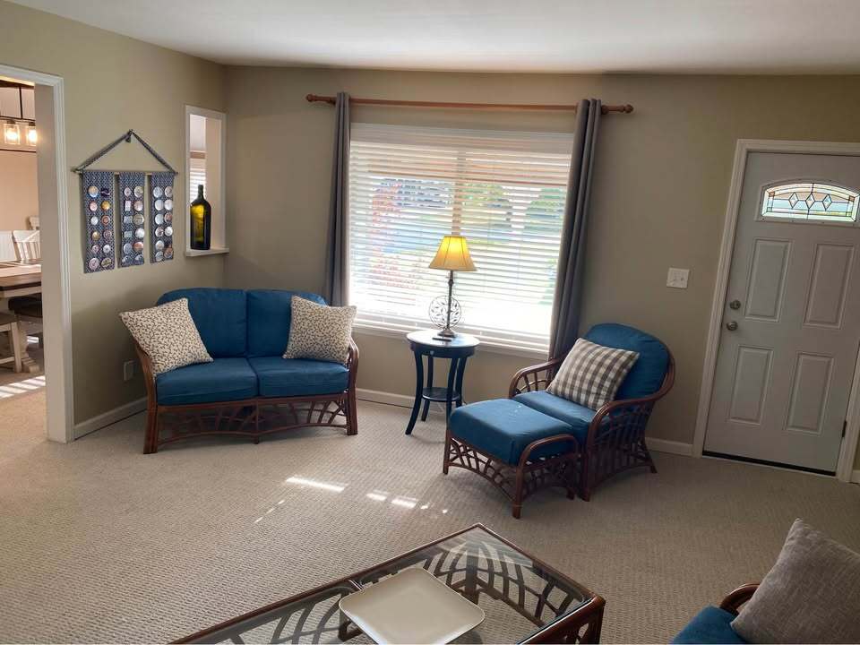 Sitting room - 710 Pine St