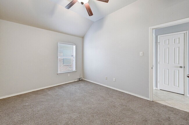 Building Photo - 18923 Bluestone Hollow Ln