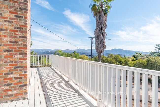 Building Photo - 4 Bedroom, 3 Bath Large House with Mountai...