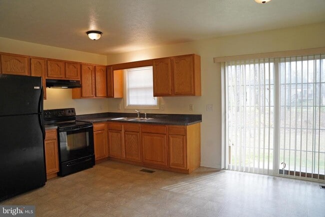 Building Photo - 122 Sinker Dr