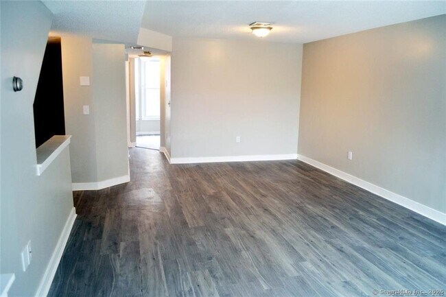 Building Photo - 140 Maple Ave