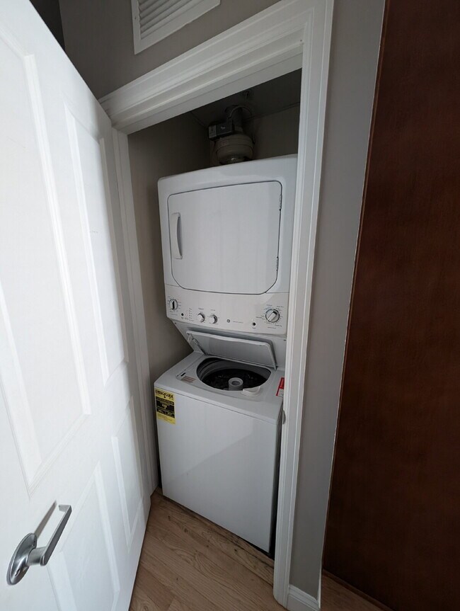Building Photo - Chic Urban Living: Spacious 2-Bed Condo in Denver with 2 Reserved Garage Spaces!