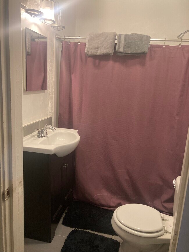 Building Photo - 5004 Euclid Ave