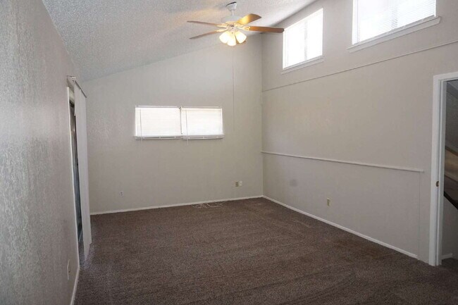 Building Photo - Spacious 2-Bed, 2-Bath Duplex!