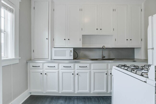 Building Photo - 7437 N Saint Louis Ave