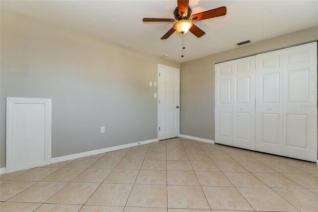 Building Photo - 3208 Primrose Dr