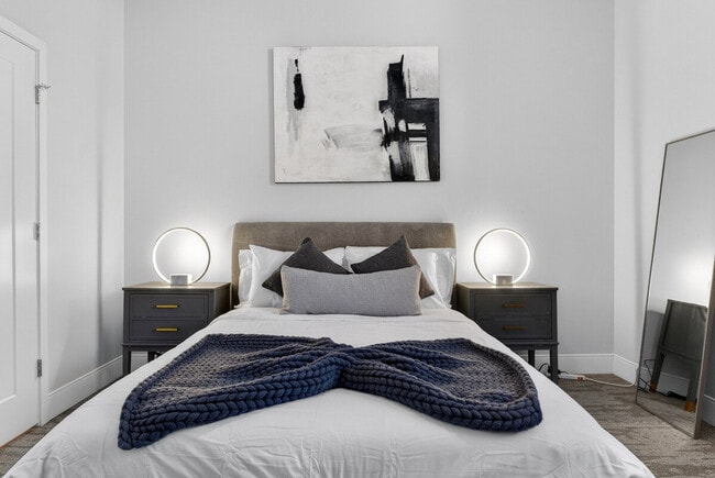 Building Photo - 1424 N Park Pl