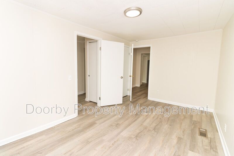 Building Photo - 936 Ely Rd