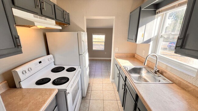 Building Photo - $300 off of a month of rent! Charming 3-Bedroom Home in Deltona! – Pets Welcome (Up to 30 lbs) – ...