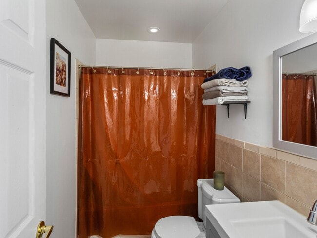 Building Photo - 1219 Holbrook Terrace NE