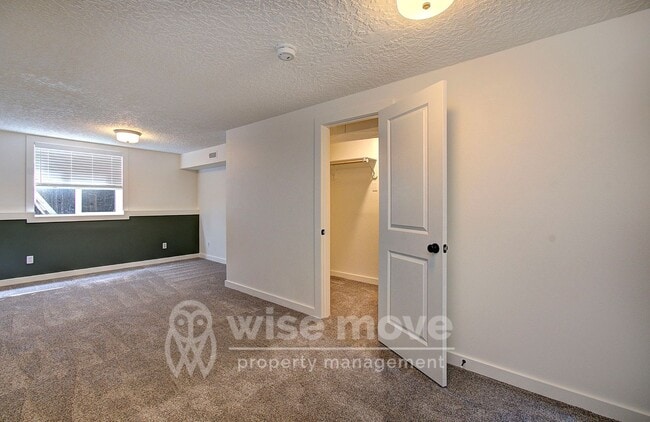 Building Photo - Felida Park- 4 Bedrooms on 1.5 Acres