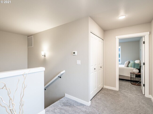 Building Photo - Detached Townhouse, 3br 3.5bth, Built 2022, Gorgeous upgrades