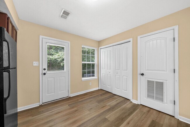 Building Photo - 2260 McCormick Lane