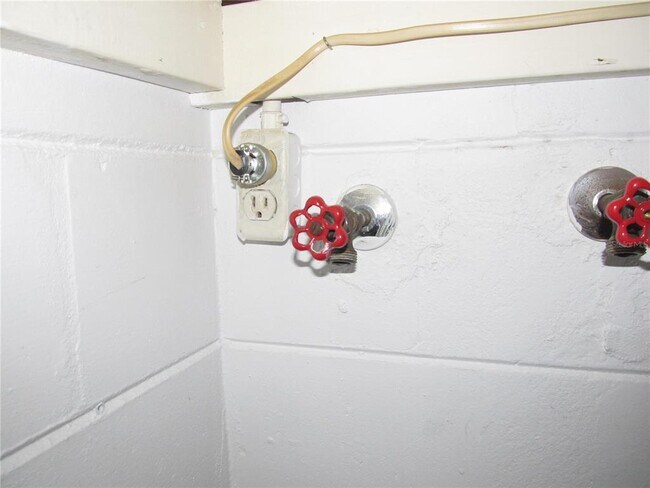 Building Photo - 5924 5th Ave N