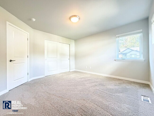 Building Photo - Modern 5-Bedroom Home with Mother-In-Law Suite & Covered Patio!
