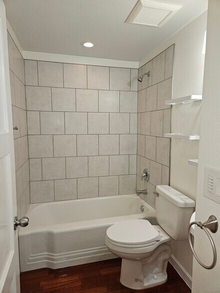 Bathroom2 - 1427 27th Ave