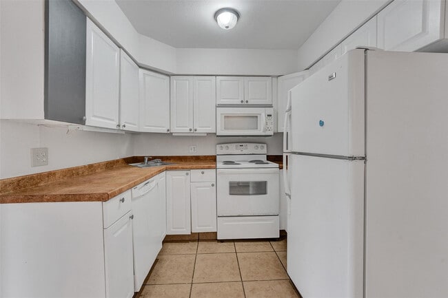 Building Photo - 26 Wimbledon Lakes Dr