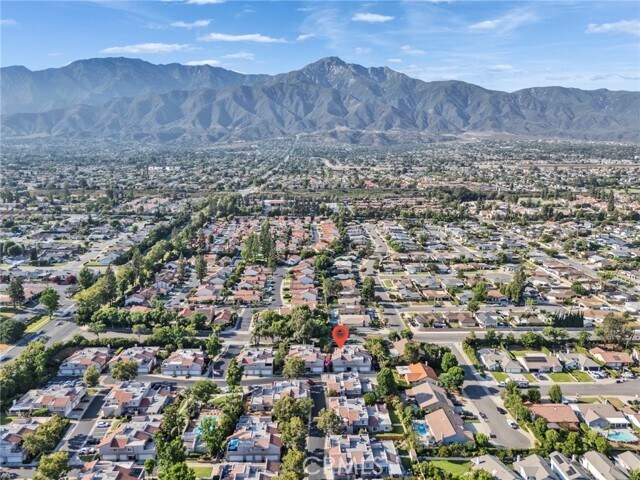 Building Photo - 9764 Huntington Dr