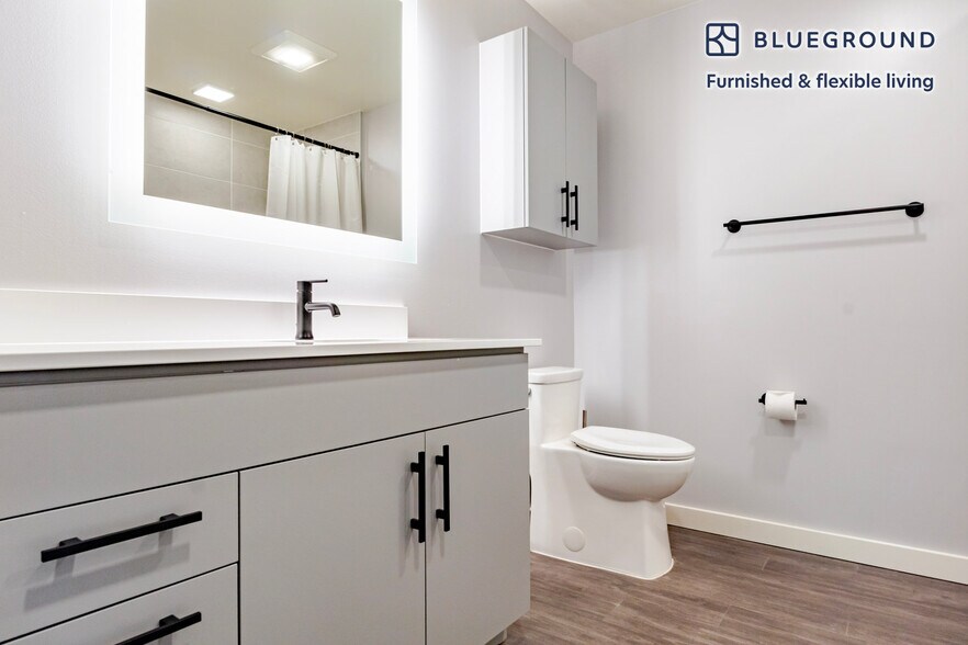 Building Photo - 10050 NE 10th St