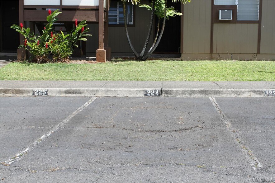 Building Photo - 1243 Ala Alii St