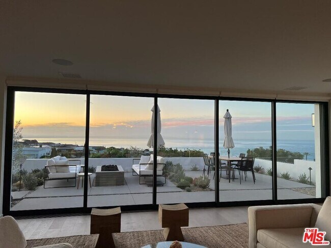 Building Photo - 3616 Shoreheights Dr