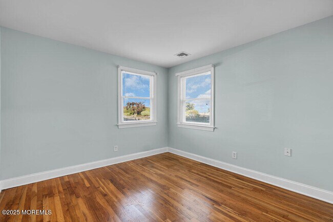 Building Photo - 20 Starboard St