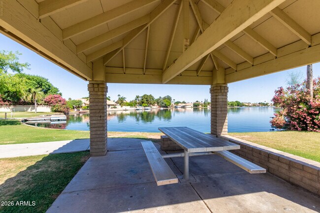 Building Photo - 3103 N Meadow Ln