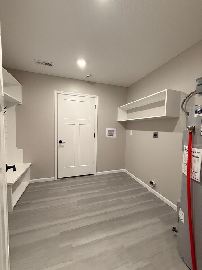 Building Photo - 1291-MF3-E