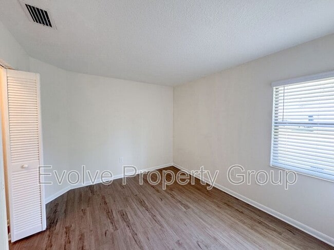 Building Photo - 10 Bren Mar Ln