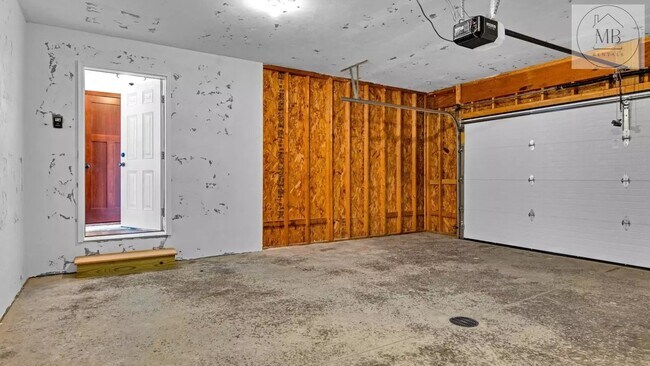 Building Photo - 837 Killarny Trail
