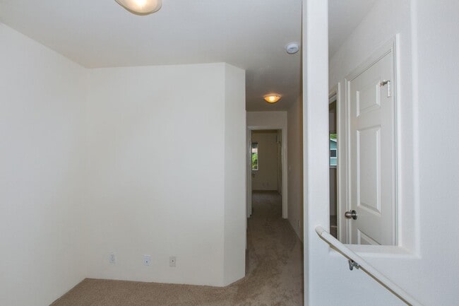 Building Photo - Spacious, private Mililani Tech Park resid...