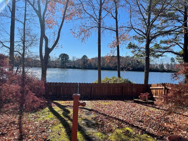 Building Photo - Lovely Lakefront Home in Virginia Beach