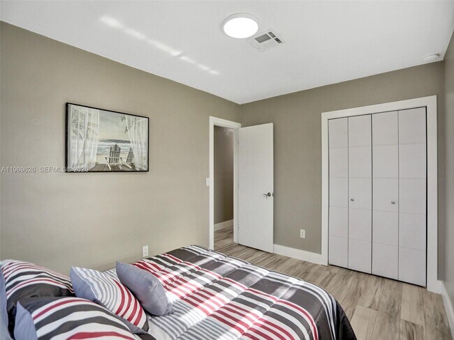 Building Photo - 491 SE 23rd Ave