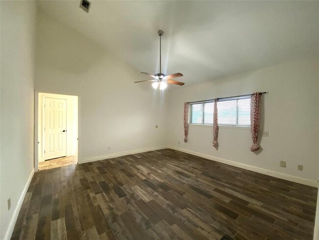 Building Photo - 14803 El Miranda Dr