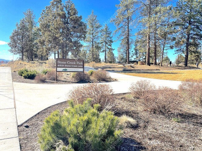 Building Photo - 3-BR Craftsman Home in SE Bend